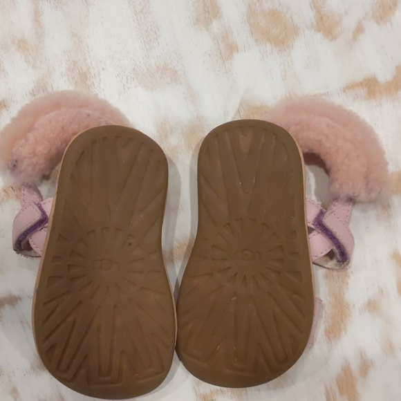 Ugg sandals - Picture 2 of 4